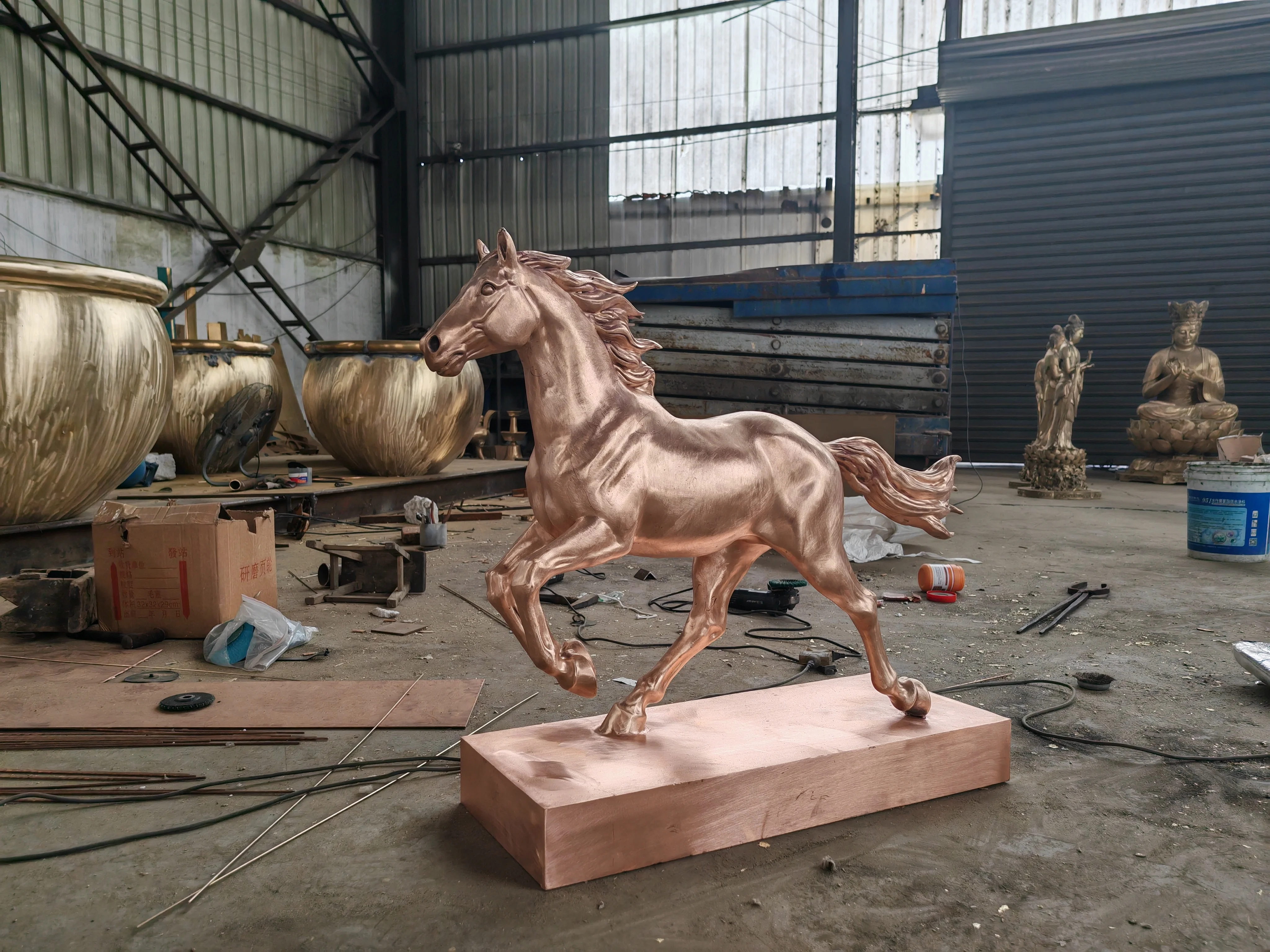 Assembled horse form documented during metal production