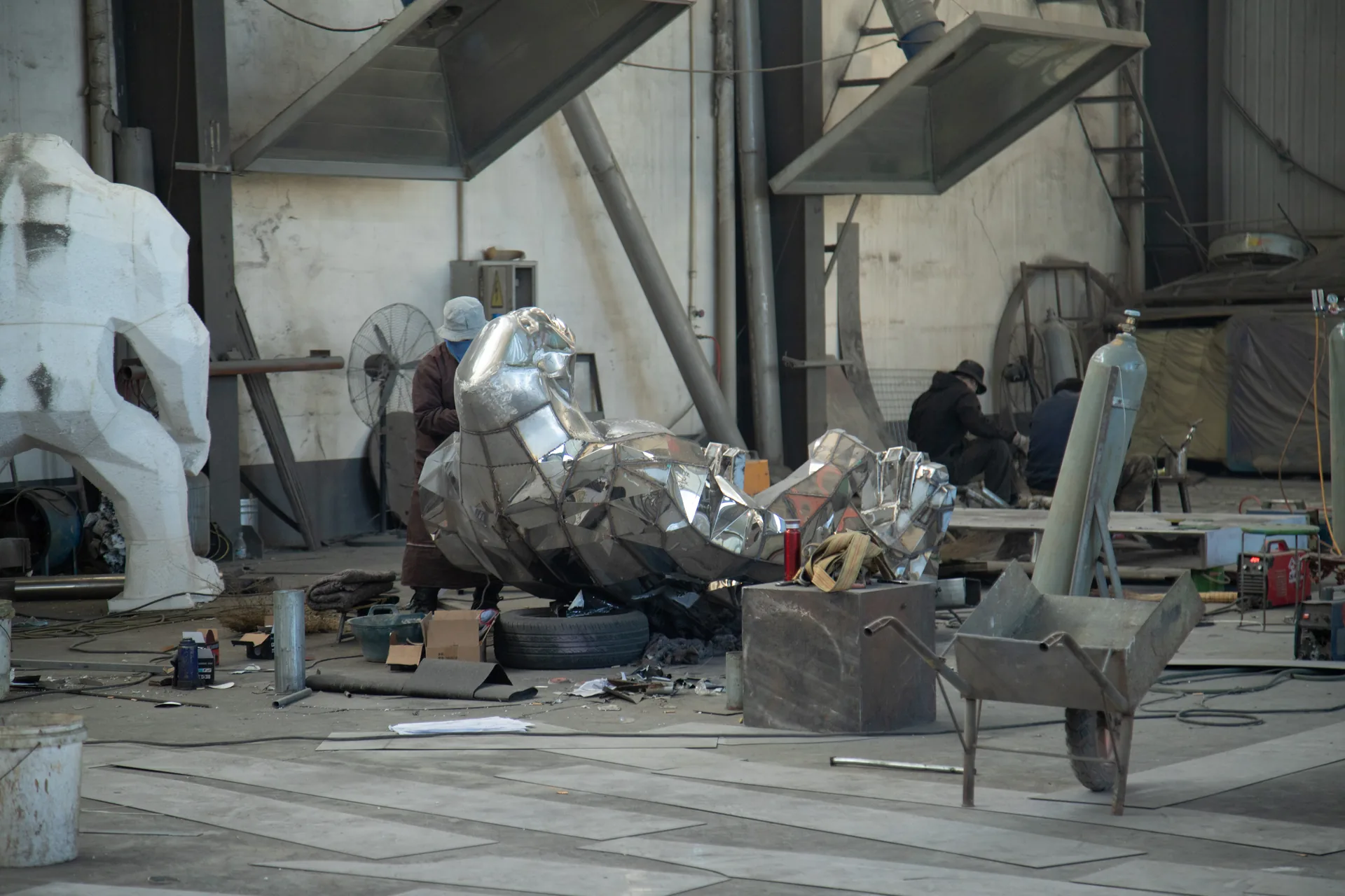 Steel lion sculpture being polished in the Zuvonart workshop
