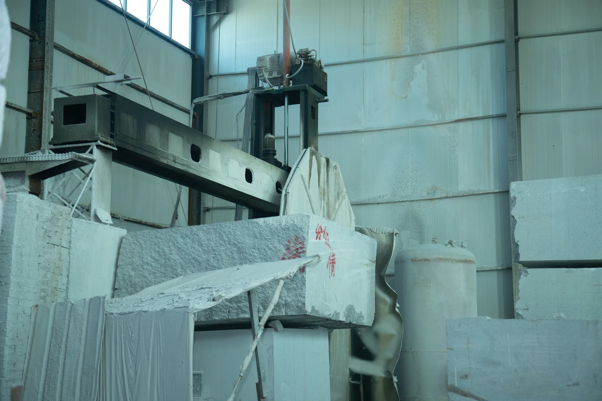 Stone slab being cut in the Zuvonart stone workshop